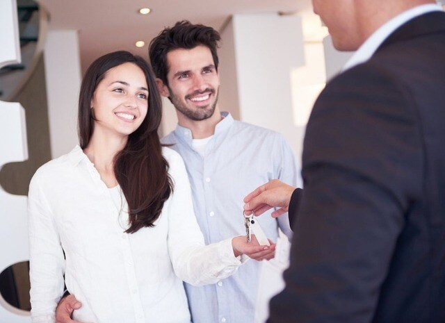 landlord-handing-keys-over-to-two-individuals